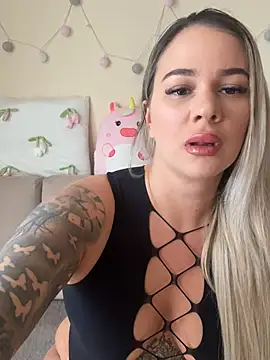 Snapshot of sexybatwomen33 chatting on 16, 4, 2026 sexybatwomen33 online show from 16, 4, 2026