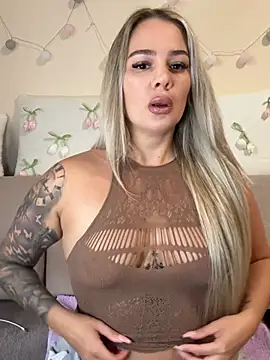 Snapshot of sexybatwomen33 chatting on 8, 5, 2026 sexybatwomen33 online show from 8, 5, 2026