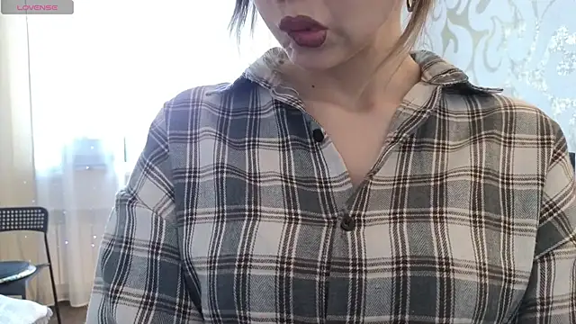 Snapshot of pink_bow chatting on 2, 5, 2026 pink bow online show from 2, 5, 2026