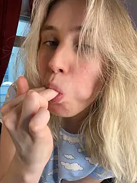 LovelyMiu online show from 4, 2, 2026