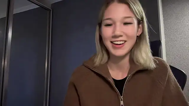 Snapshot of lilXdomiii chatting on 9, 4, 2026 lilXdomiii online show from 9, 4, 2026