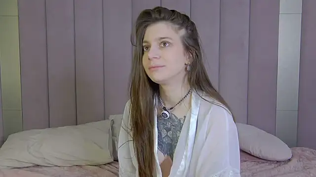 Snapshot of EileenElfie chatting on 6, 3, 2026 EileenElfie online show from 6, 3, 2026