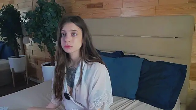 Snapshot of EileenElfie chatting on 7, 4, 2026 EileenElfie online show from 7, 4, 2026