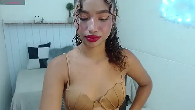 Snapshot of Mona_Mistic chatting on 10, 4, 2026 Mona Mistic online show from 10, 4, 2026