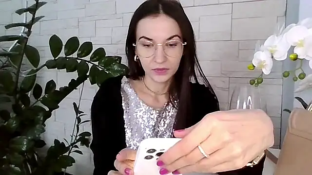 JuliaLovely online show from 17, 2, 2026