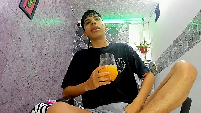 sexyboys cutexx18 online show from 9, 2, 2026