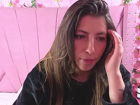 Snapshot of EmberCooper_ chatting on 11, 4, 2026 EmberCooper online show from 11, 4, 2026