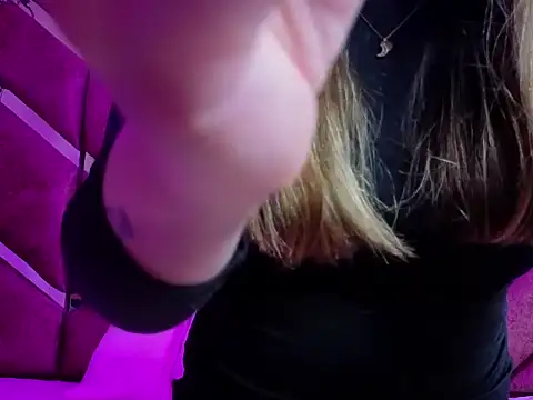 Snapshot of EmberCooper_ chatting on 17, 4, 2026 EmberCooper online show from 17, 4, 2026