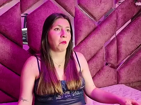 Snapshot of EmberCooper_ chatting on 21, 4, 2026 EmberCooper online show from 21, 4, 2026