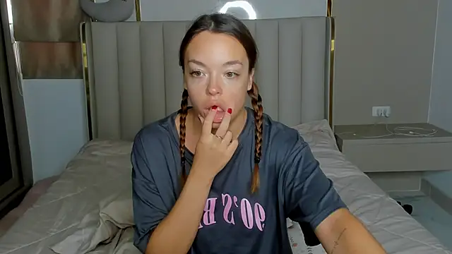 Snapshot of stellaa_quenn chatting on 20, 4, 2026 stellaa quenn online show from 20, 4, 2026