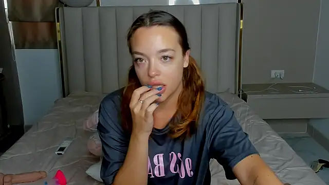Snapshot of stellaa_quenn chatting on 8, 5, 2026 stellaa quenn online show from 8, 5, 2026