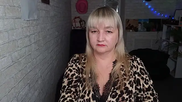 Lily Luxee online show from 10, 2, 2026