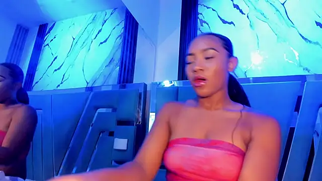 Snapshot of emii_brown chatting on 8, 4, 2026 emii brown online show from 8, 4, 2026