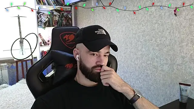 Snapshot of _Mostly_ chatting on 4, 2, 2026 Mostly online show from 4, 2, 2026