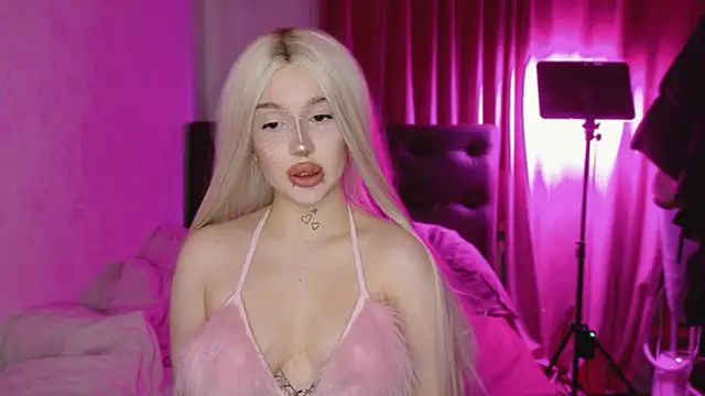 Snapshot of Lolykari chatting on 11, 4, 2026 Lolykari online show from 11, 4, 2026