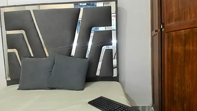 SamanthaHill  online show from 7, 2, 2026