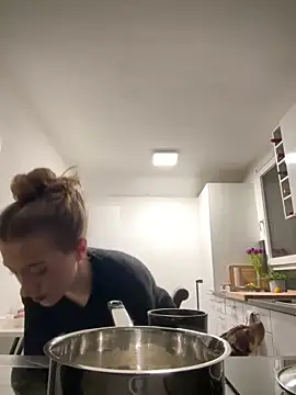 Snapshot of romyxxs chatting on 1, 2, 2026 romyxxs online show from 1, 2, 2026