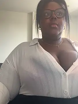 Snapshot of BouncyBBW chatting on 2, 3, 2026 BouncyBBW online show from 2, 3, 2026