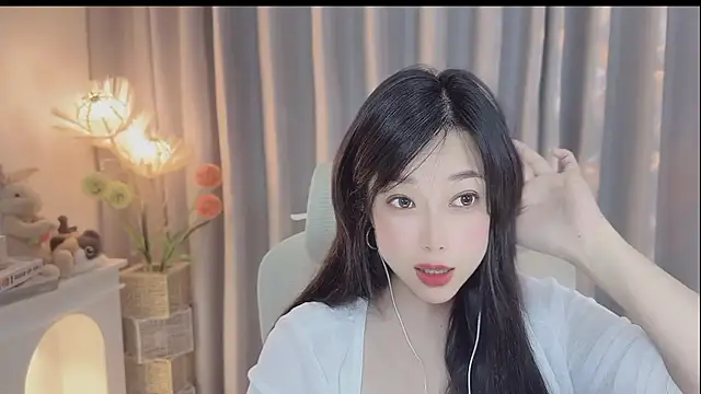 Snapshot of Yumi_yuni chatting on 18, 4, 2026 Yumi yuni online show from 18, 4, 2026