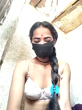 Snapshot of Sonali_Bendre chatting on 22, 3, 2026 Sonali Bendre online show from 22, 3, 2026