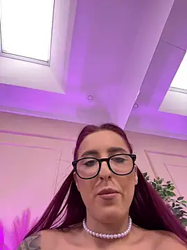 CrystalRedd online show from 22, 2, 2026