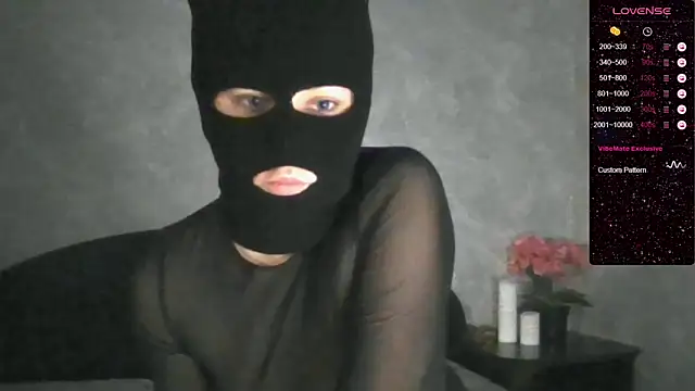 Snapshot of YenMoore chatting on 28, 3, 2026 YenMoore online show from 28, 3, 2026