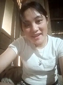 Snapshot of Momo-biki chatting on 2, 4, 2026 Momo-biki online show from 2, 4, 2026