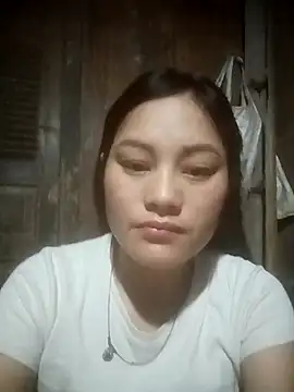 Snapshot of Momo-biki chatting on 4, 4, 2026 Momo-biki online show from 4, 4, 2026