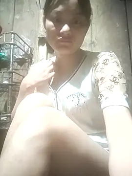 Snapshot of Momo-biki chatting on 9, 4, 2026 Momo-biki online show from 9, 4, 2026