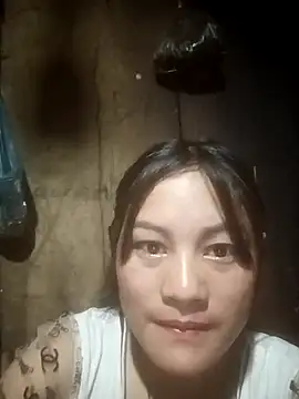 Snapshot of Momo-biki chatting on 10, 4, 2026 Momo-biki online show from 10, 4, 2026