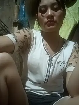 Snapshot of Momo-biki chatting on 11, 4, 2026 Momo-biki online show from 11, 4, 2026