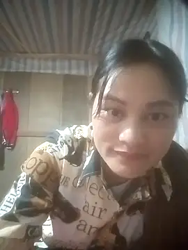 Snapshot of Momo-biki chatting on 18, 4, 2026 Momo-biki online show from 18, 4, 2026