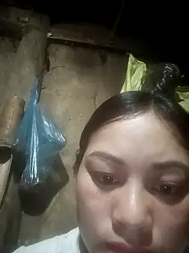 Snapshot of Momo-biki chatting on 21, 4, 2026 Momo-biki online show from 21, 4, 2026