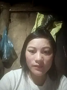 Snapshot of Momo-biki chatting on 22, 4, 2026 Momo-biki online show from 22, 4, 2026