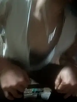 Snapshot of Momo-biki chatting on 24, 4, 2026 Momo-biki online show from 24, 4, 2026