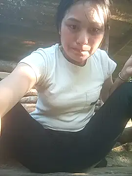 Snapshot of Momo-biki chatting on 22, 5, 2026 Momo-biki online show from 22, 5, 2026