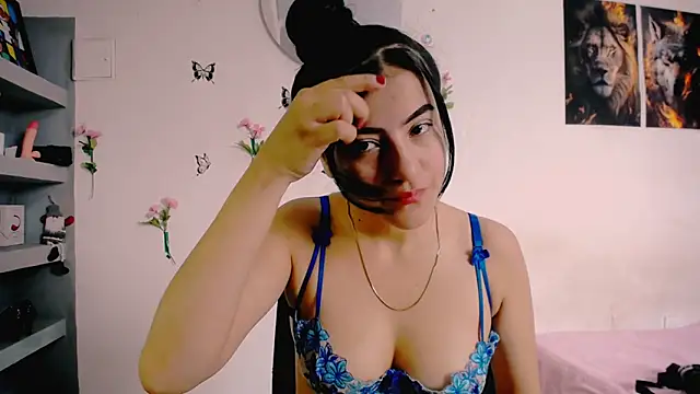 Snapshot of charlotte_petit_ chatting on 17, 2, 2026 charlotte petit online show from 17, 2, 2026