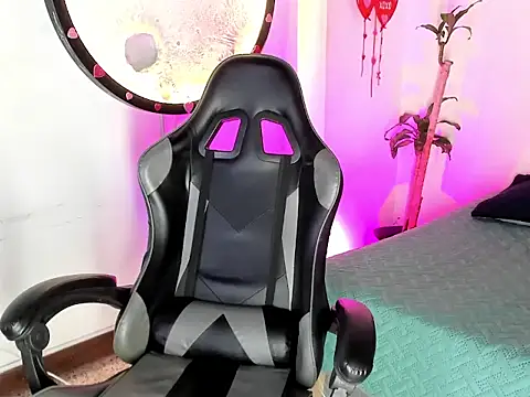 Snapshot of Miaa-Foxx chatting on 25, 4, 2026 Miaa-Foxx online show from 25, 4, 2026