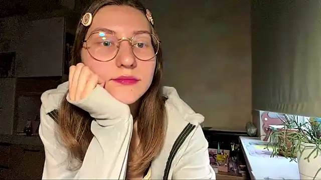 Snapshot of Miaaa_Moon chatting on 21, 4, 2026 Miaaa Moon online show from 21, 4, 2026