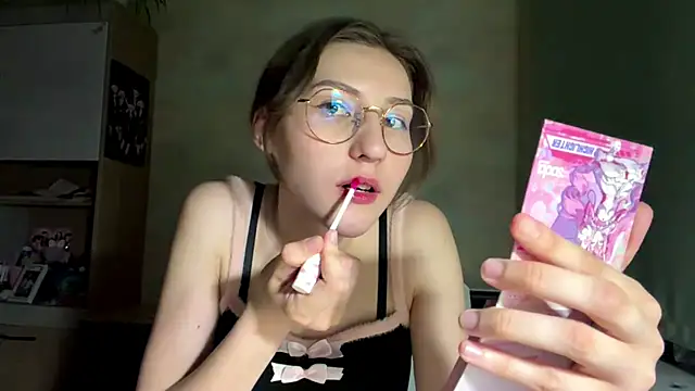 Snapshot of Miaaa_Moon chatting on 25, 5, 2026 Miaaa Moon online show from 25, 5, 2026