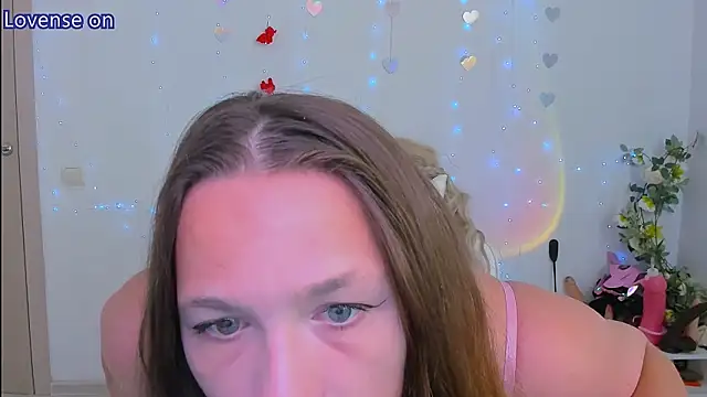 Snapshot of evilla_brill chatting on 6, 7, 2026 evilla brill online show from 6, 7, 2026