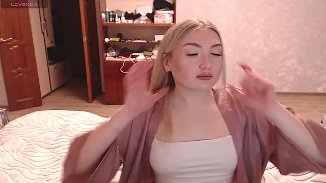 Snapshot of MiraRoy chatting on 8, 2, 2026 MiraRoy online show from 8, 2, 2026