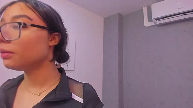 lil miia online show from 28, 2, 2026