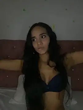 Snapshot of Maria_x_Alejandra chatting on 3, 5, 2026 Maria x Alejandra online show from 3, 5, 2026