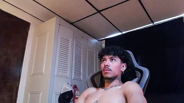 Snapshot of D3v1L88 chatting on 2, 4, 2026 D3v1L88 online show from 2, 4, 2026