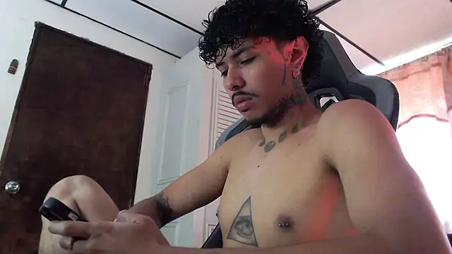 Snapshot of D3v1L88 chatting on 4, 4, 2026 D3v1L88 online show from 4, 4, 2026