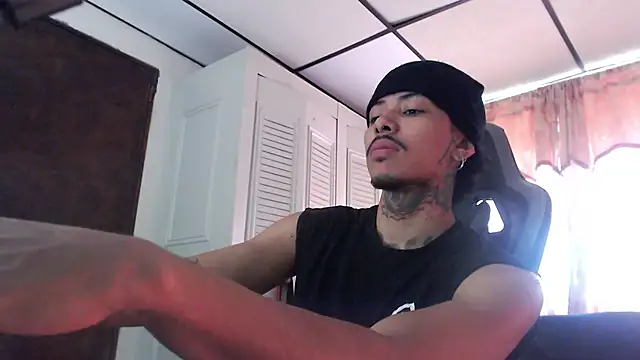 Snapshot of D3v1L88 chatting on 5, 4, 2026 D3v1L88 online show from 5, 4, 2026