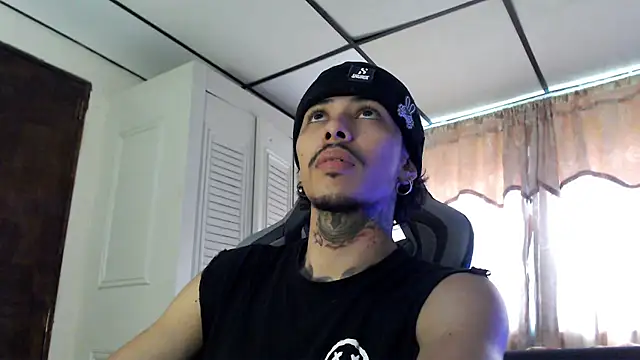 Snapshot of D3v1L88 chatting on 15, 4, 2026 D3v1L88 online show from 15, 4, 2026