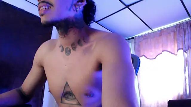 Snapshot of D3v1L88 chatting on 15, 4, 2026 D3v1L88 online show from 15, 4, 2026