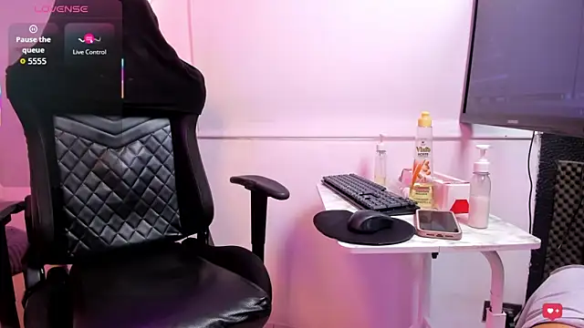 Snapshot of Bella_Miller1_ chatting on 24, 2, 2026 Bella Miller1 online show from 24, 2, 2026